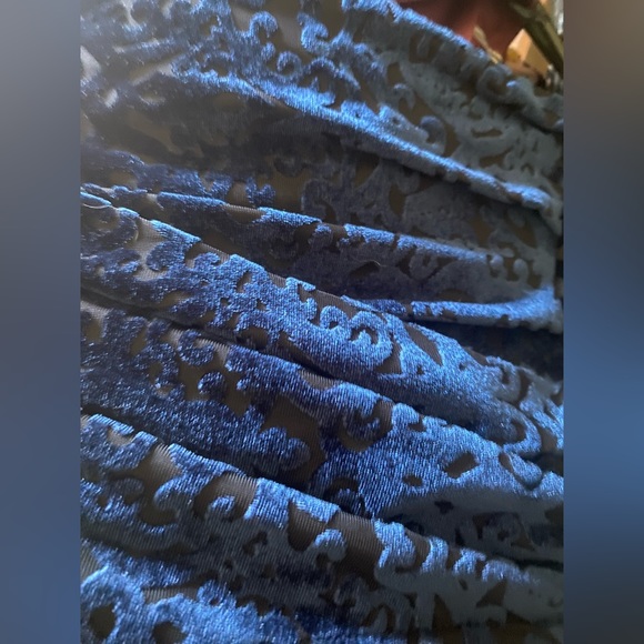 Blue velvet dress - Picture 3 of 6